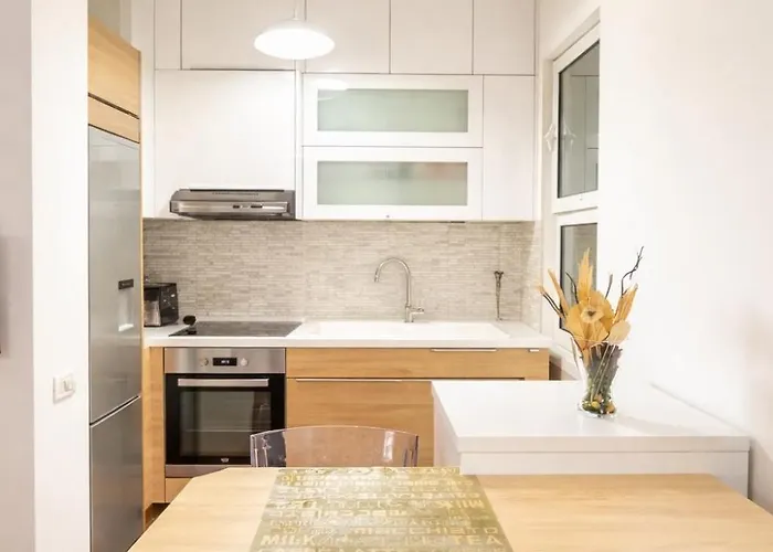 Modern In The Heart Of Appartamento Tirana